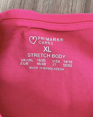 body basico fucsia manga corta