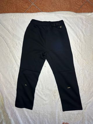Conjunto Nike NOCTA Negro y Dorado