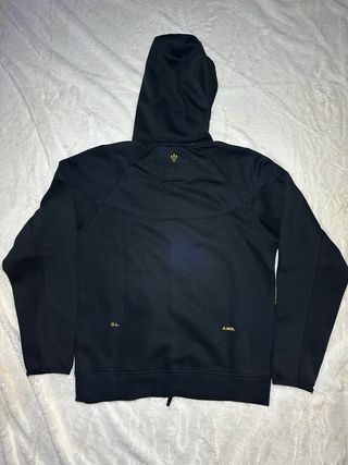 Conjunto Nike NOCTA Negro y Dorado