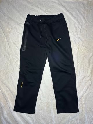 Conjunto Nike NOCTA Negro y Dorado