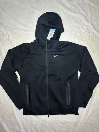 Conjunto Nike NOCTA Negro y Dorado