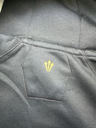 Conjunto Nike NOCTA Negro y Dorado