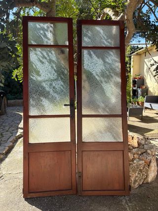 6 puertas de madera rústicas.