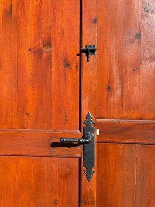 6 puertas de madera rústicas.