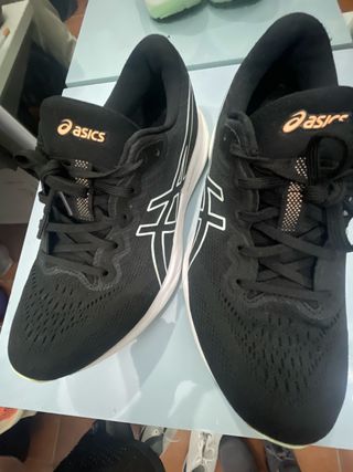 Zapatillas Asics Talla 37.5 Negras Blancas