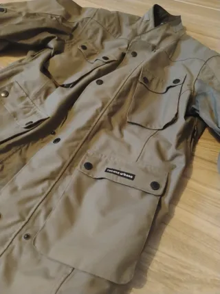 Chaqueta de moto con protección en hombro y codo