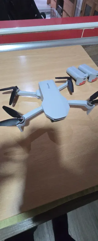 Dron Potensic Atom