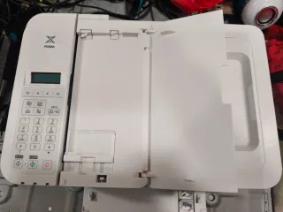 Impresora blanca sin usar