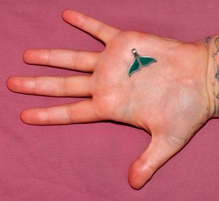 Colgante cola de ballena esmaltada