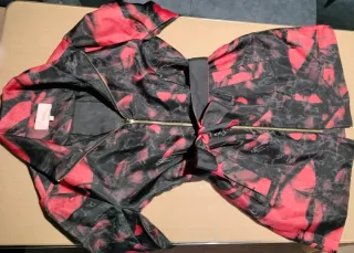 Gabardina tornasolada roja y negra Talla M como 40