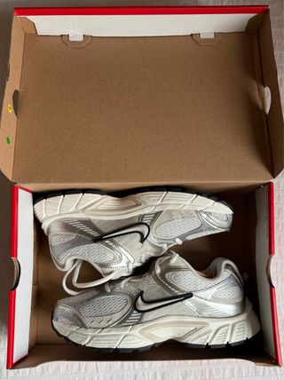 Zapatillas Nike Vomero 5 Talla 40.5