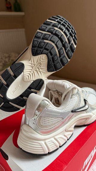 Zapatillas Nike Vomero 5 Talla 40.5