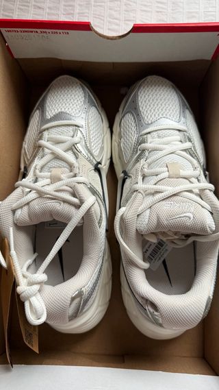 Zapatillas Nike Vomero 5 Talla 40.5