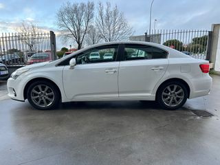 Toyota Avensis 1.8 ADVANCE 2013