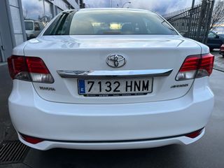 Toyota Avensis 1.8 ADVANCE 2013