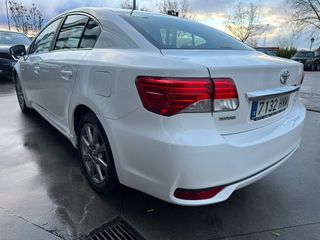 Toyota Avensis 1.8 ADVANCE 2013