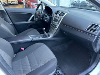 Toyota Avensis 1.8 ADVANCE 2013