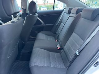 Toyota Avensis 1.8 ADVANCE 2013