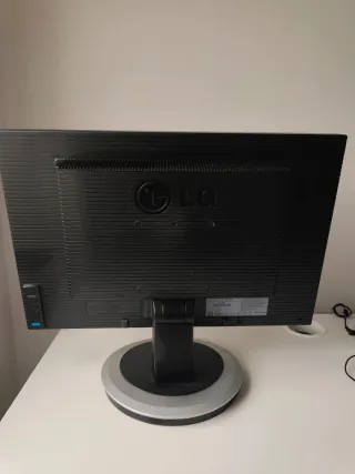 Monitor LG Flatron Plata 18"