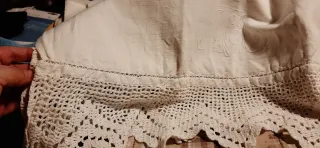 Asciugamano vintage con monogramma e uncinetto