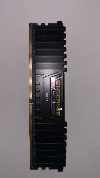 4x Tarjetas RAM Corsair 8GB DDR4