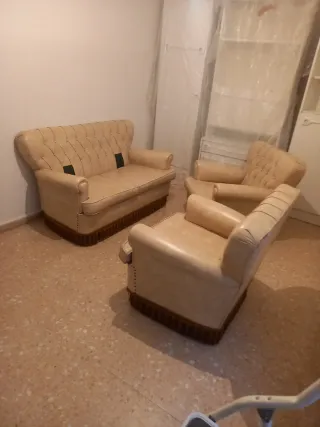 Sofá y sillones vintage piel sky beige