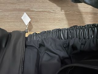 Chaqueta Zara efecto piel negra