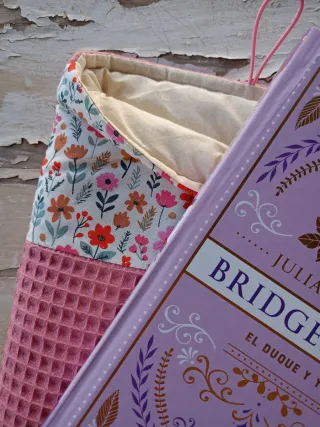 Funda para libro con florido diseño