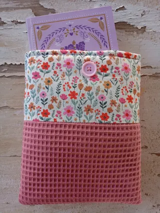 Funda para libro con florido diseño