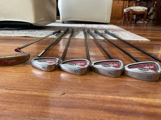 Juego Palos Golf 6 y putter WILSON