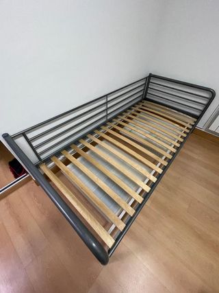 Cama SVARTA Ikea Metal y Madera