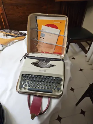 Máquina de escribir Underwood 18 portátil antigua