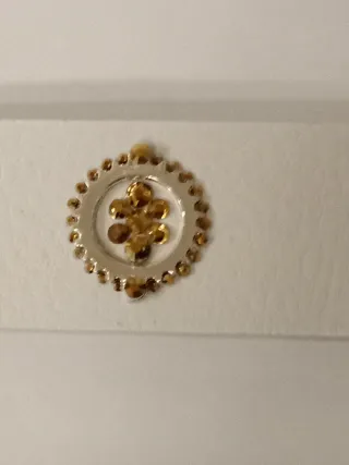 Bracciale in pelle PU bianco con dettagli oro