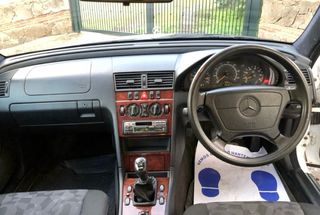 Mercedes Clase C 1998 VOLANTE A LA DERCHA