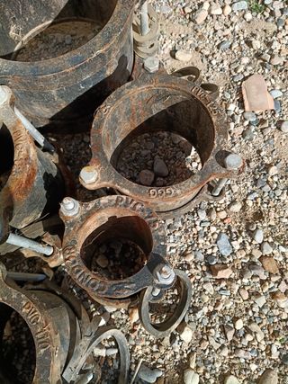 Uniones de Hierro para Tuberías PVC