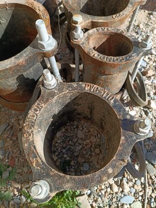 Uniones de Hierro para Tuberías PVC