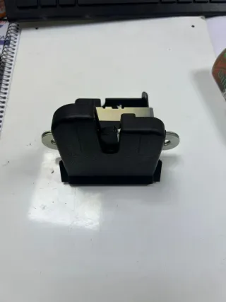 Cerradura Portón VW Golf V VI