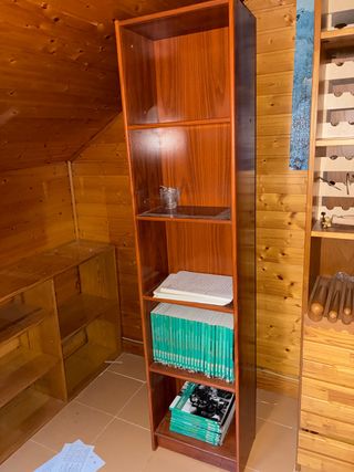 Estantería de madera