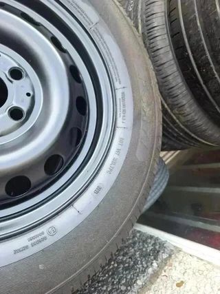 Mercedes Vito 215 65 R15 - Rueda de repuesto