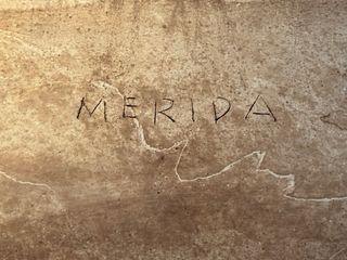 Placa de relieve antigua batalla barro