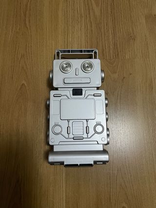 Caja de herramientas robot plateada