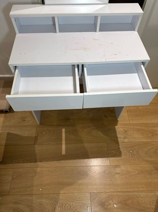 Tocador blanco con espejo