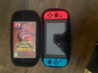 Nintendo Switch Azul y Rojo con Funda