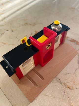 Estación y tren bomberos madera BRIO