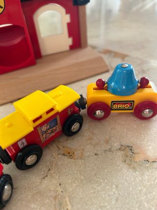 Estación y tren bomberos madera BRIO