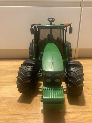 Tractor Bruder con remolque