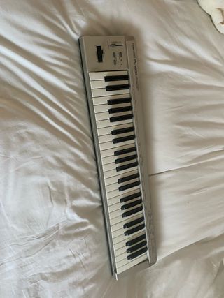 Teclado MIDI Roland PC-180A