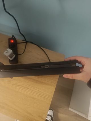 PS4 (PlayStation 4) con 2 mandos y cargador