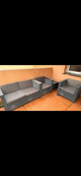 Conjunto sofá exterior + mesita ratán