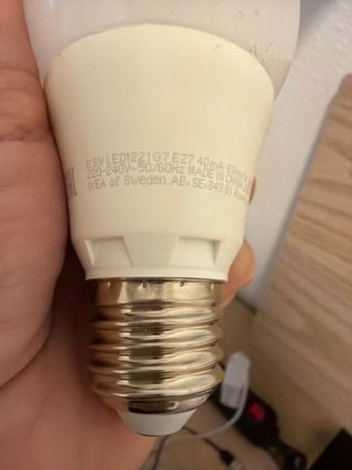 Lámpara de mesa beige